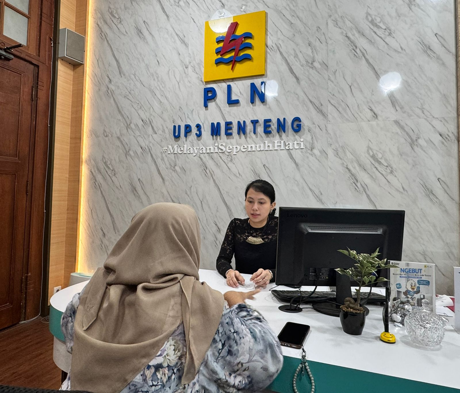 Kartini Energi: Srikandi PLN Layani Langsung Pelanggan
