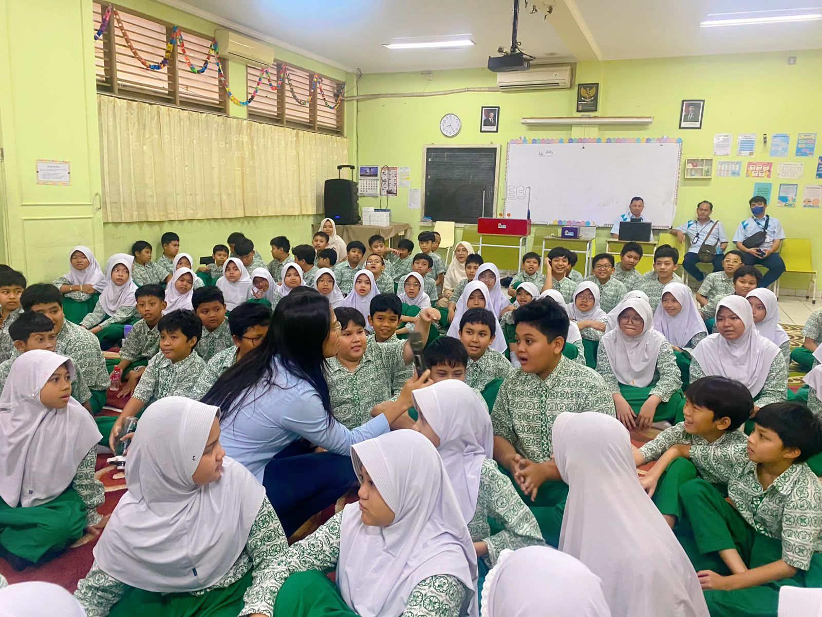 PLN Tanamkan Budaya Hemat Energi Sejak Dini, Siswa SDIT Al Muhajirin Diajak Jadi Generasi Peduli Listrik