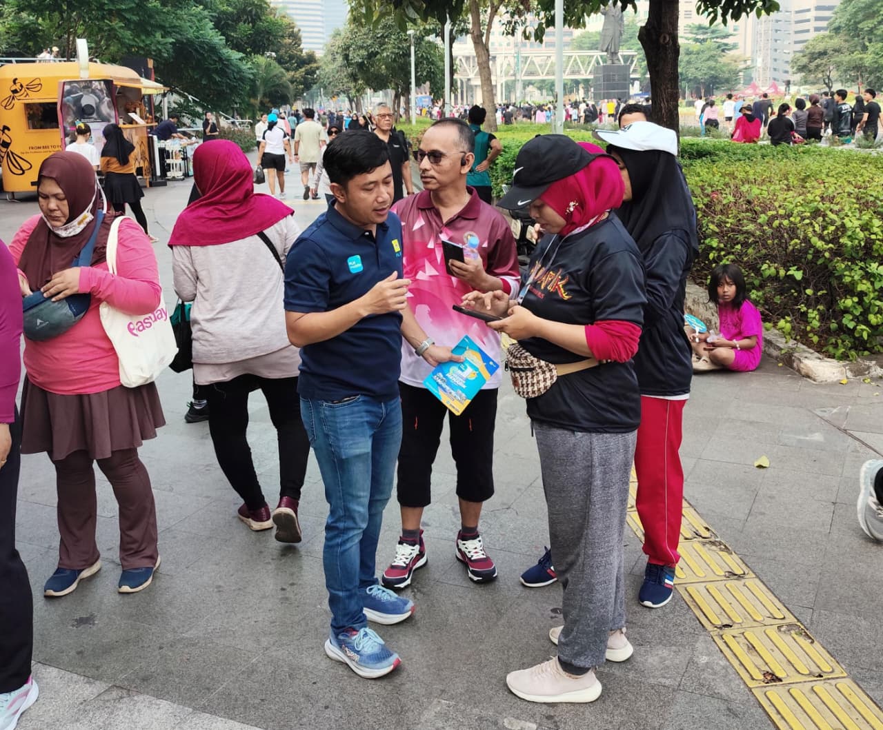 PLN Dekatkan Layanan ke Masyarakat, Promo Tambah Daya 50 Persen Ramaikan Car Free Day Jakarta