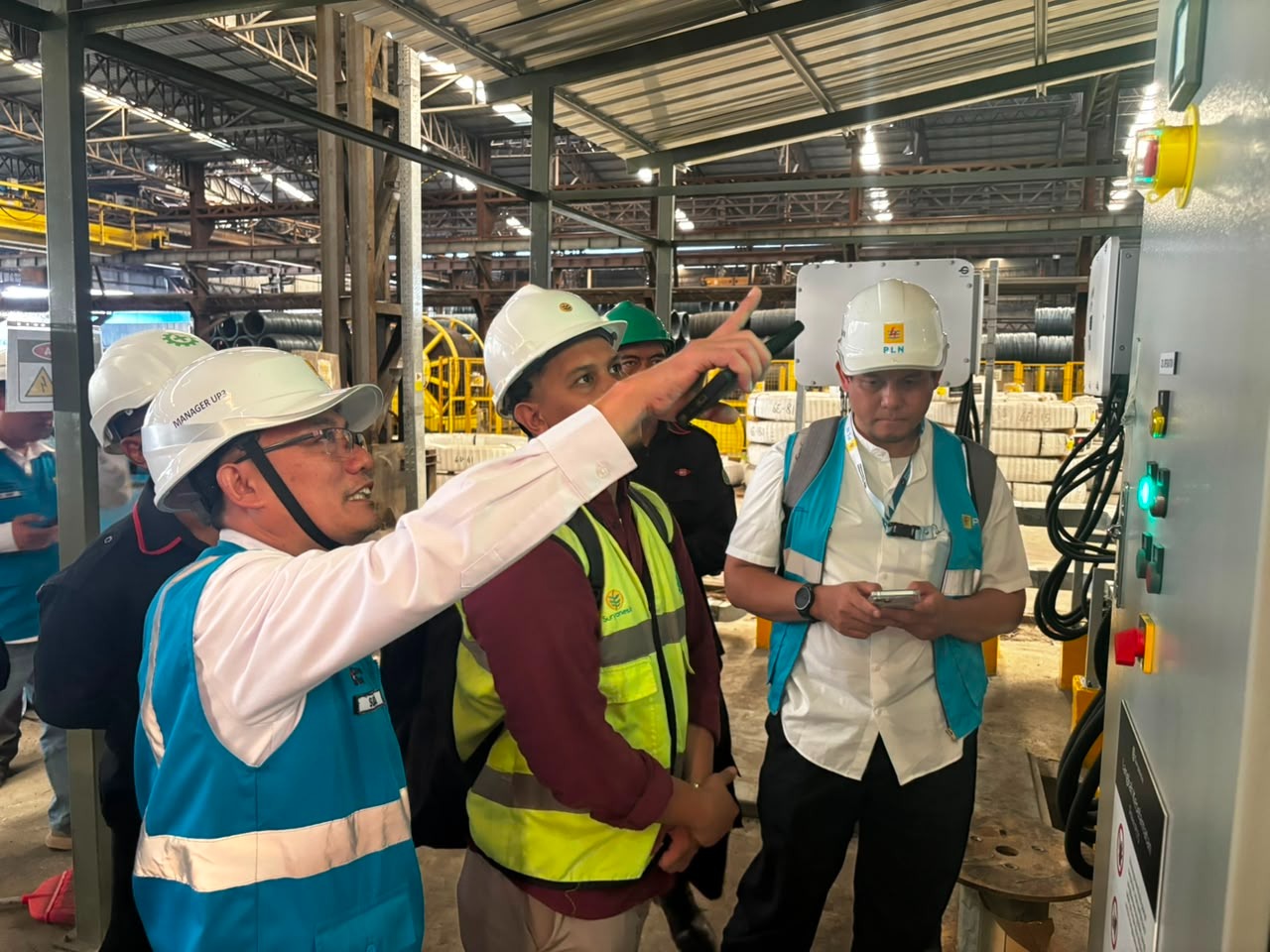 PLN Perkuat Kemitraan dengan Industri, Pastikan Pasokan Listrik Andal Dukung Pemanfaatan PLTS Atap di PT Pulogadung Steel